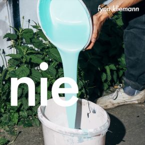 Fynn Kliemann veröffentlicht sein Album "nie" und erreicht fast Goldstatus Fynn Kliemann veröffentlicht sein Album "nie" und erreicht fast Goldstatus